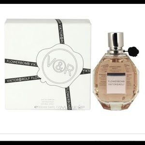 Large flowerbomb 100ml size with 3 travel sprays